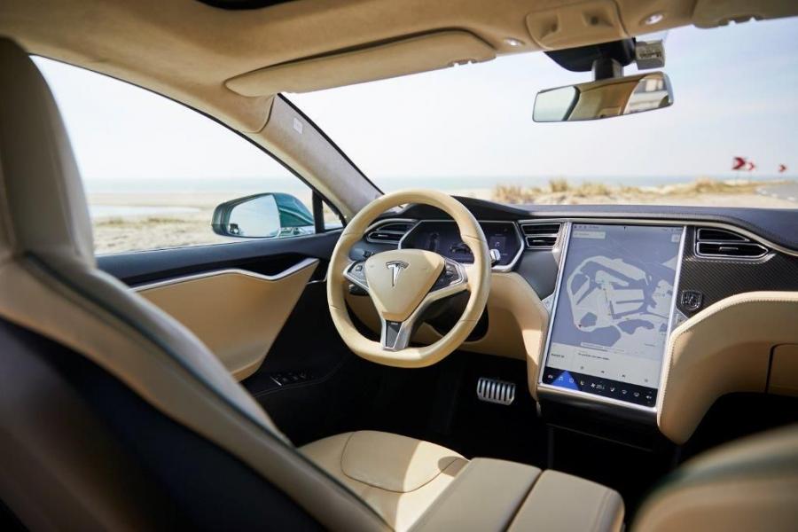 Интерьер Tesla Model S 85 Performance Shooting Brake by RemetzCar 2018 года  (фото 81 из 99)